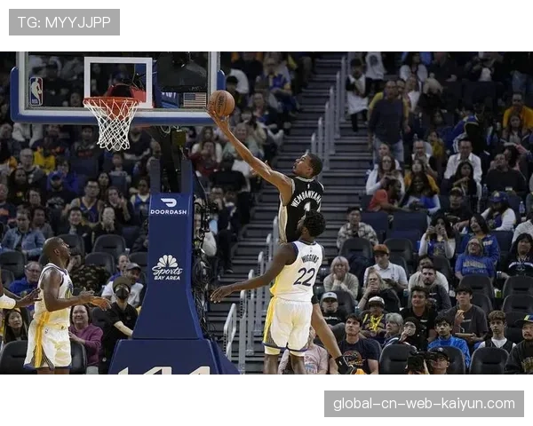 活塞防守压力未能奏效 马刺外线火力全面开花