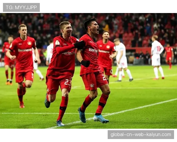 柏林联合高空球优势，定位球成对抗技术流球队重要武器